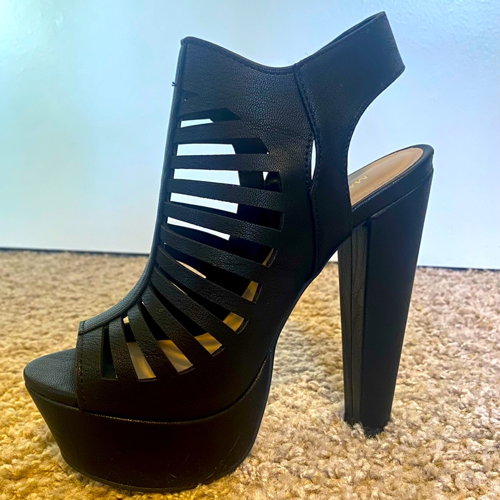 Sexy black platform heel